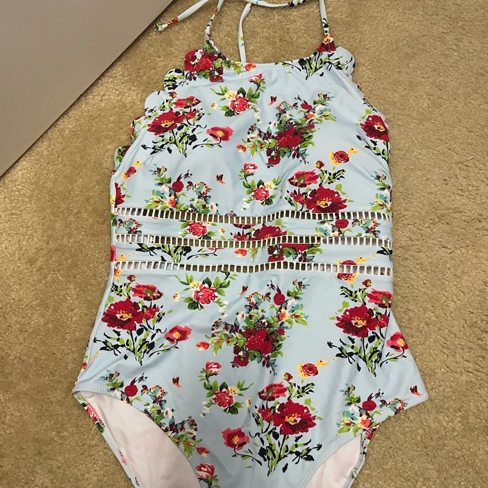 Women’s Onepiece Bathing Suit